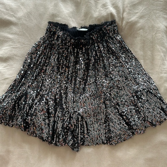 Super cute Zara sequin skirt - Picture 1 of 3